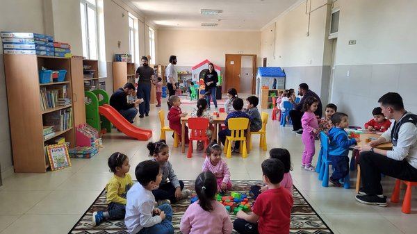 Travailler dans la petite enfance : les clés pour réussir votre carrière
